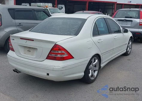 2007 Mercedes-Benz C 230 Sport z USA, uszkodzony, nr VIN WDBRF52H07F934221